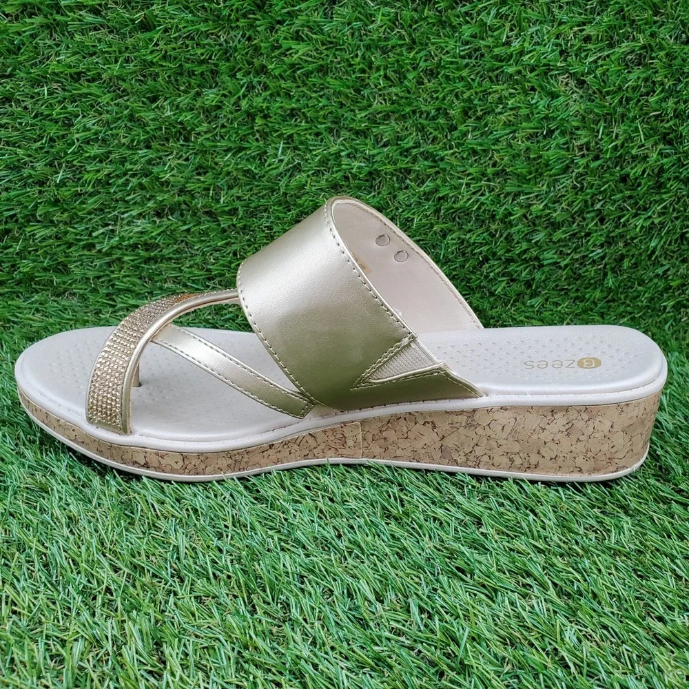 Bzees Bora Bright 10 WIDE Women's Rhinestone Wedge Slide Sandal Gold Sparkle